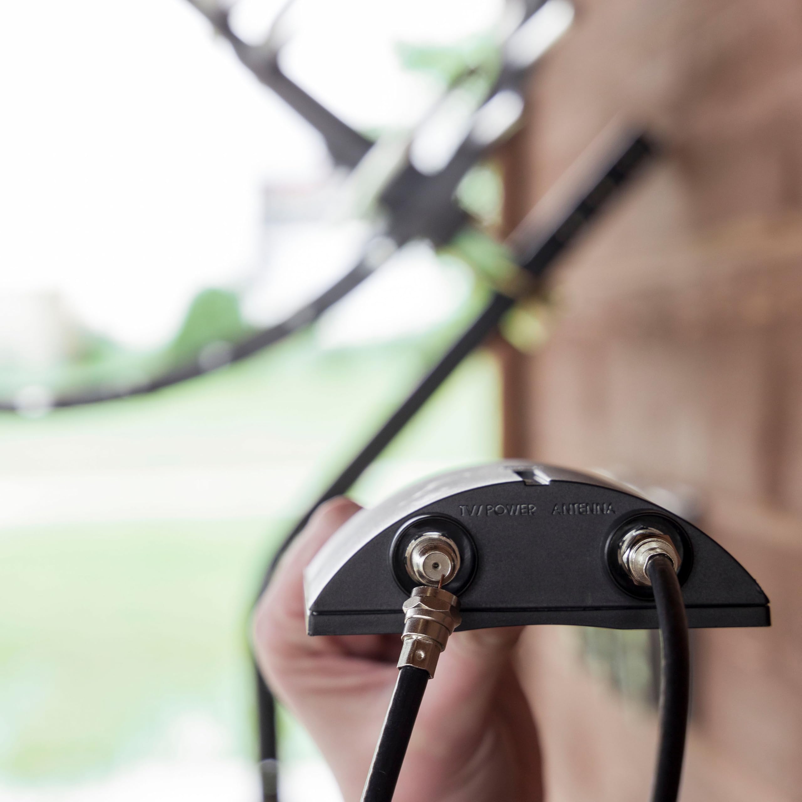 GE Pro Outdoor Antenna Amplifier, Low Noise Antenna Signal Booster, Clears Up Pixelated Low-Strength Channels, Supports HD Smart TV VHF UHF – 42179 - Image 8