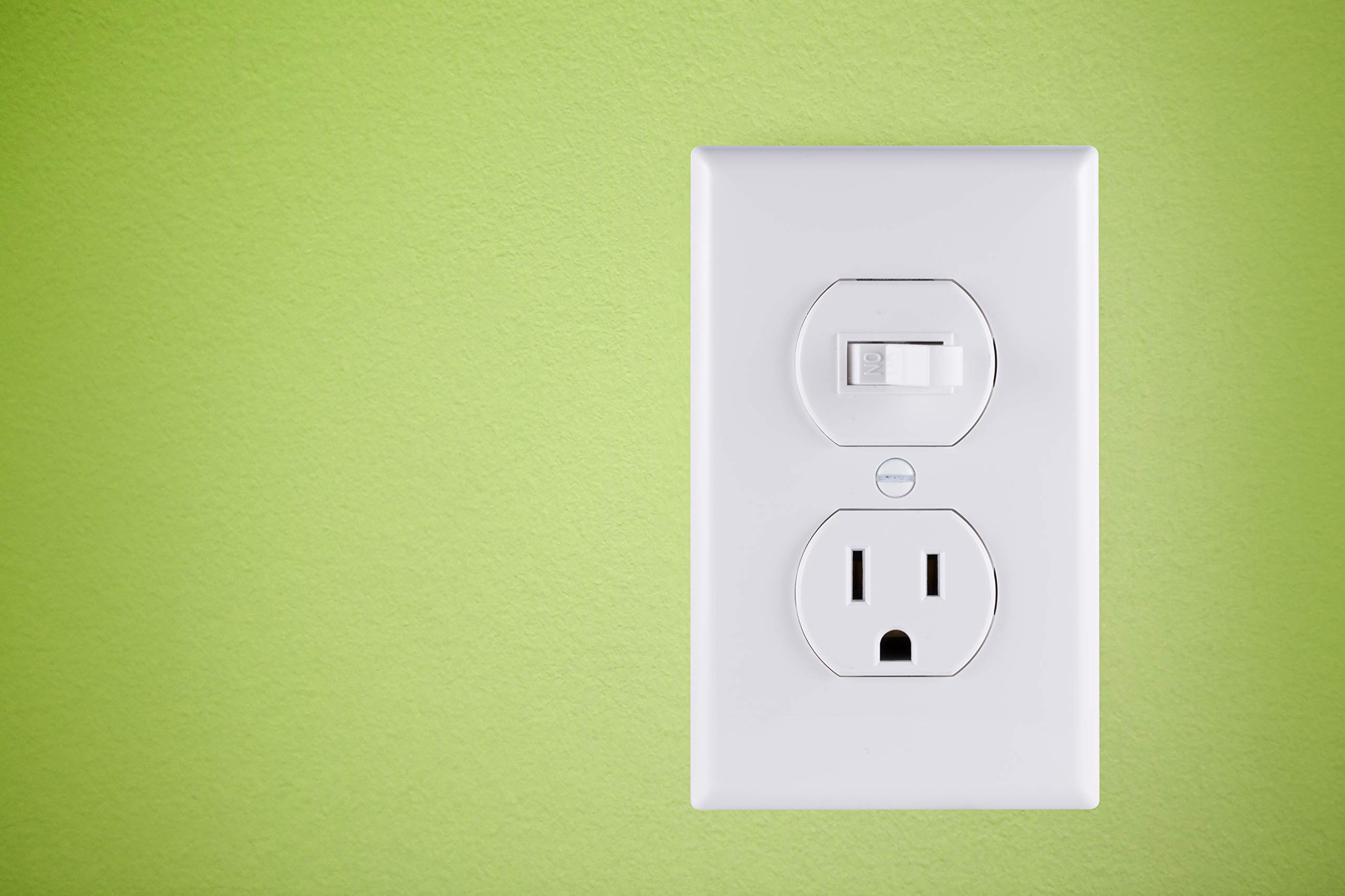 GE Wall Switch & Outlet Combo 5 Pack, Two-in-One Receptacle, 1 On/Off Toggle Power Switch, 1 Grounded AC Outlet Wall Plug, Single Pole, 3 Prong, 15 Amp, UL Listed, White, 44038 - Image 5
